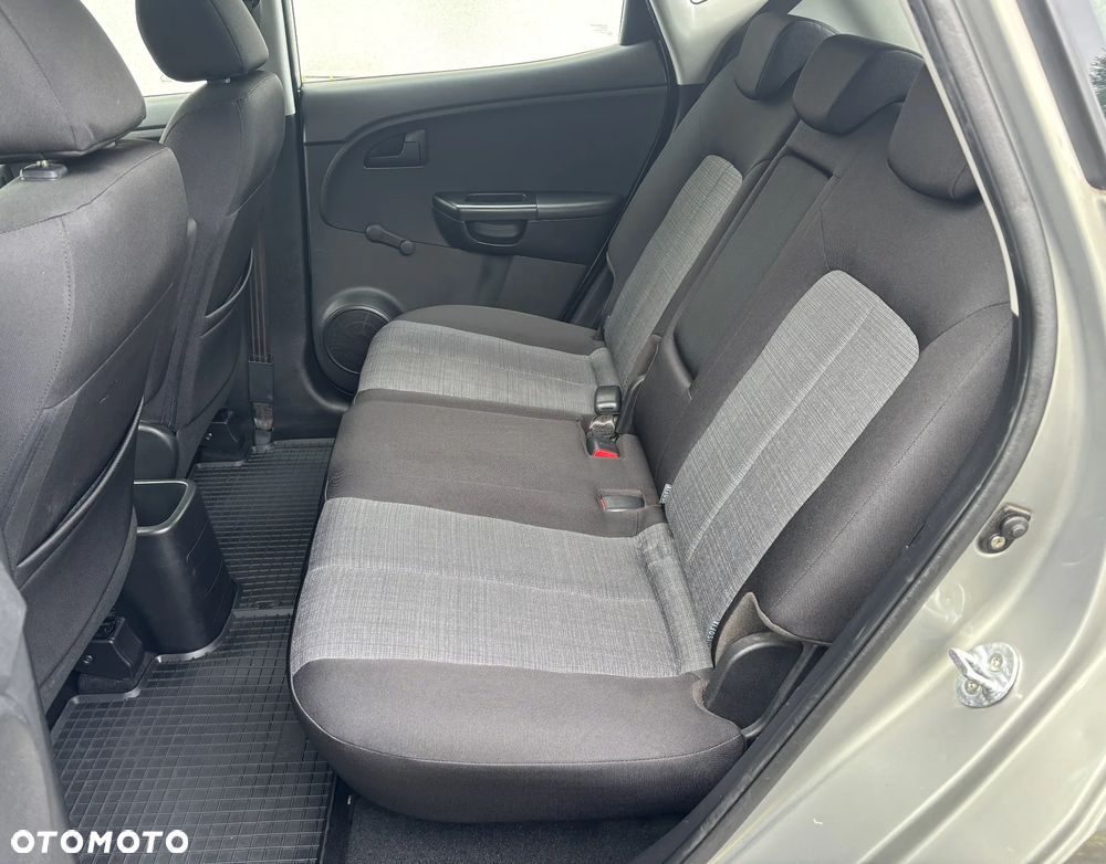 Kia Venga 1.4 L - 14