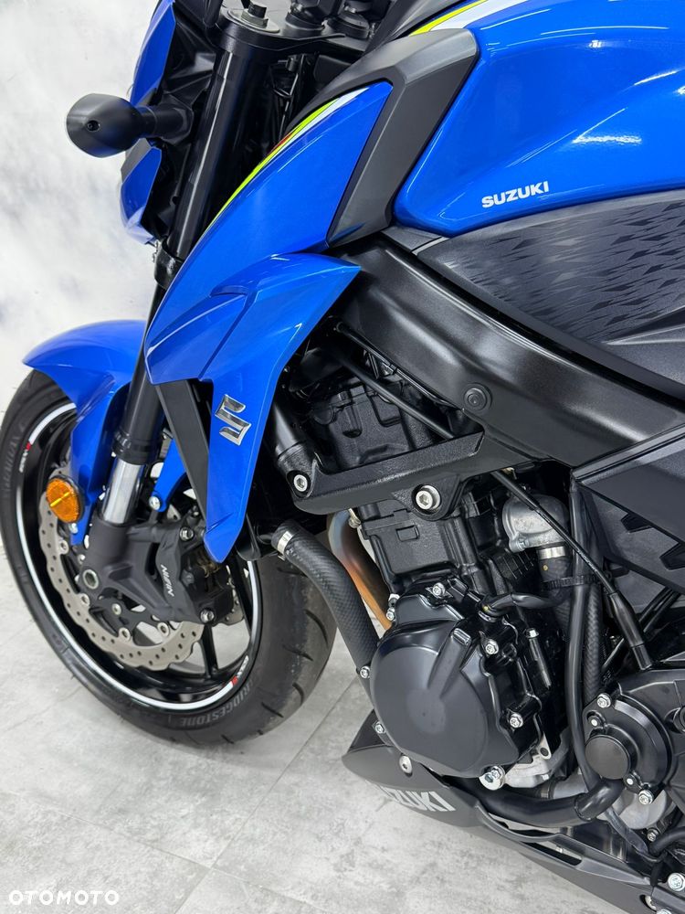 Suzuki GSX - 31