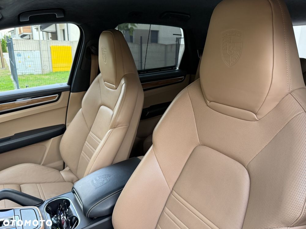 Porsche Cayenne - 9