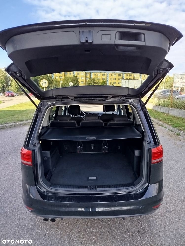 Volkswagen Touran - 22