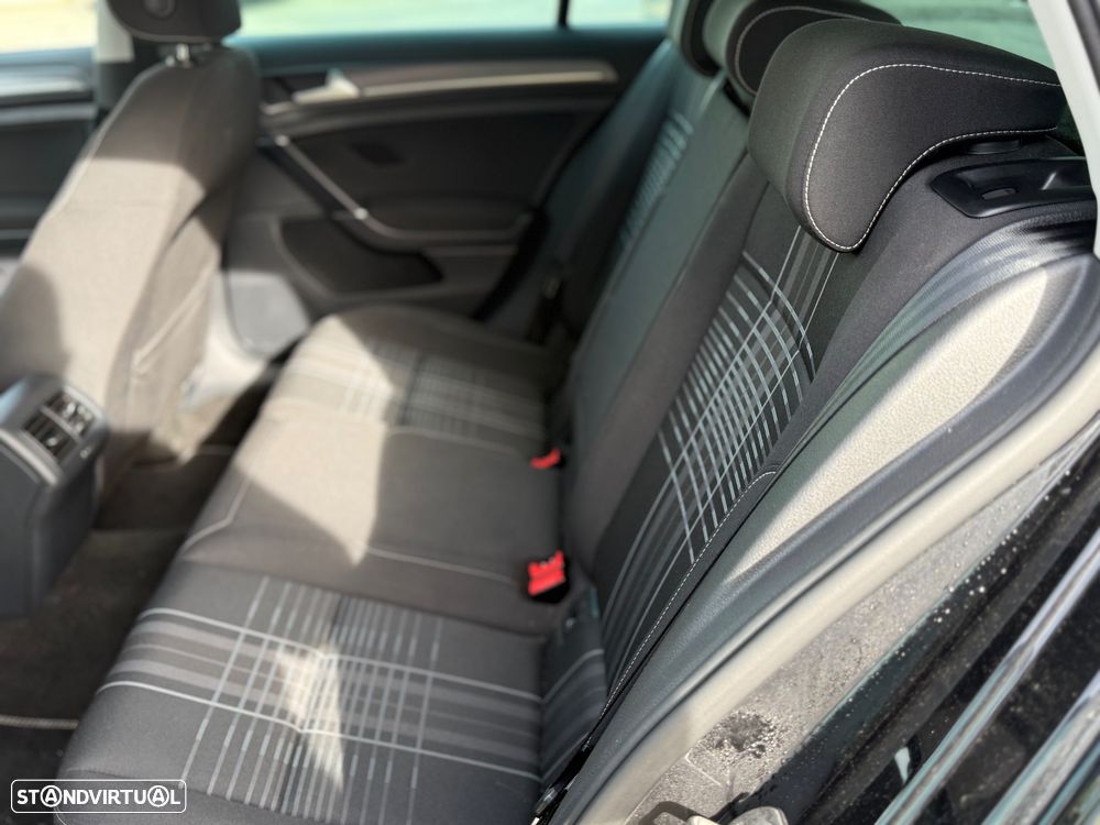 VW Golf 1.6 TDi R-Line - 12