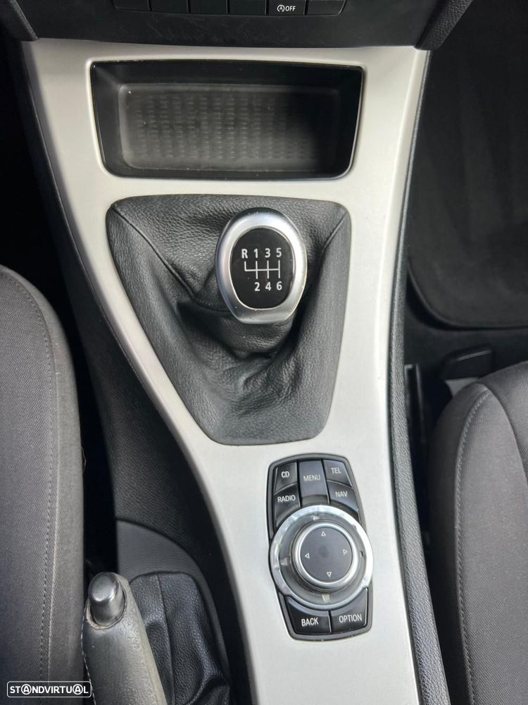 BMW 318 d Navigation Sport - 13