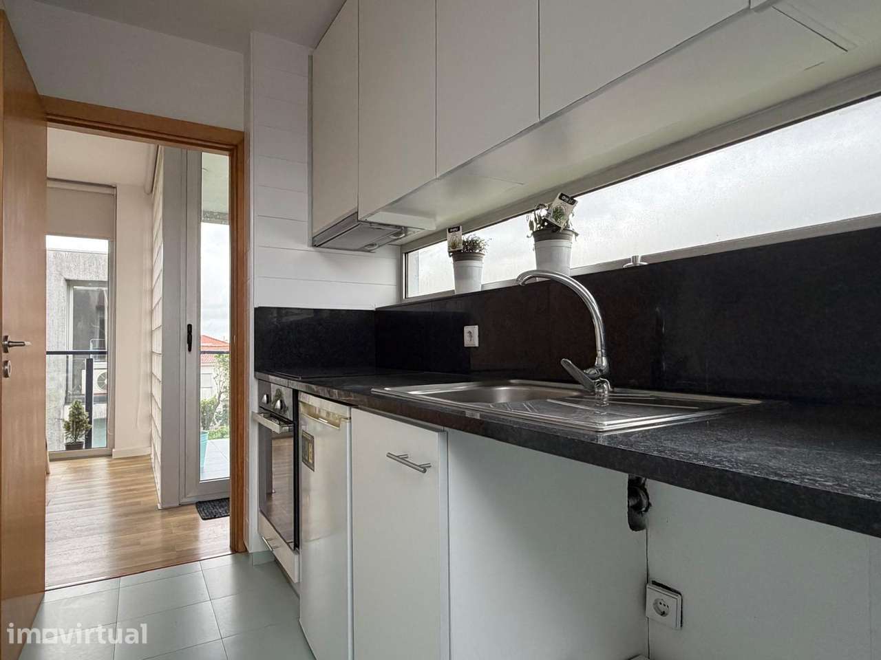 Apartamento T0 Mobilado e com varanda, Condominio Privado - Grande imagem: 2/16