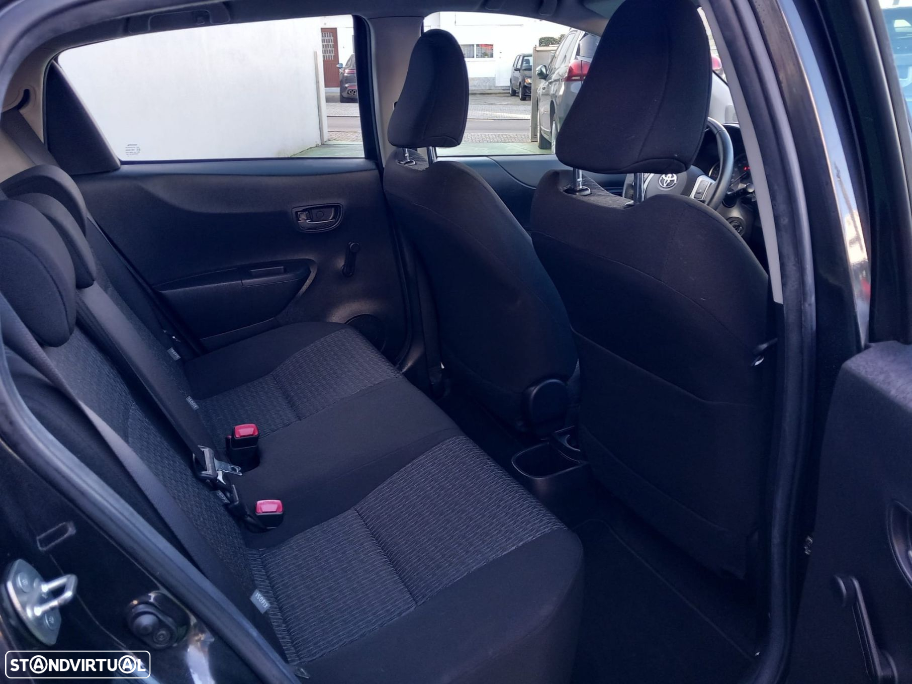 Toyota Yaris 1.0 VVT-i Comfort+P.Style +Navi - 23