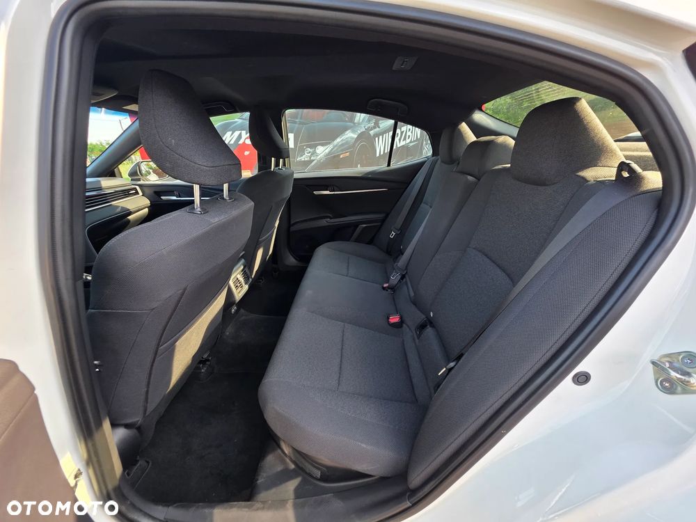 Toyota Camry 2.5 Hybrid Dynamic Force Comfort e-CVT - 24
