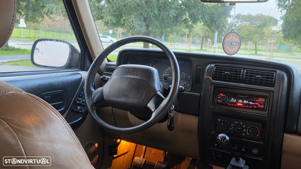 Jeep Cherokee 2.5 TD Sport Oficial - 32