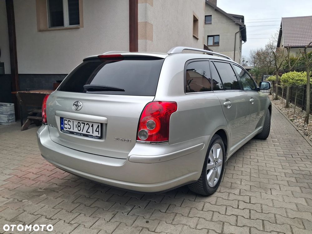 Toyota Avensis 1.8 VVT-i Executive - 3