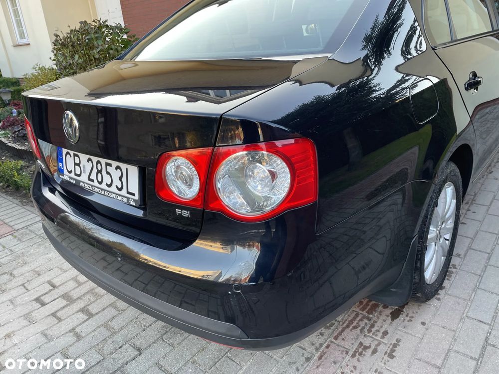 Volkswagen Jetta 1.6 FSI Trendline - 20