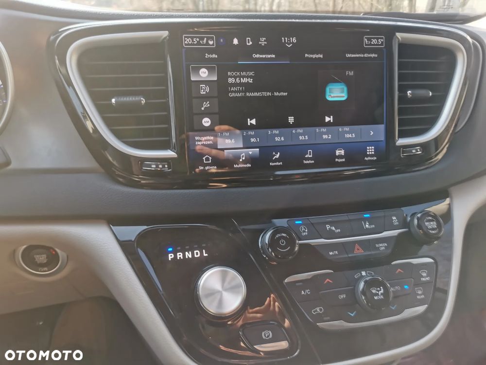 Chrysler Pacifica - 19