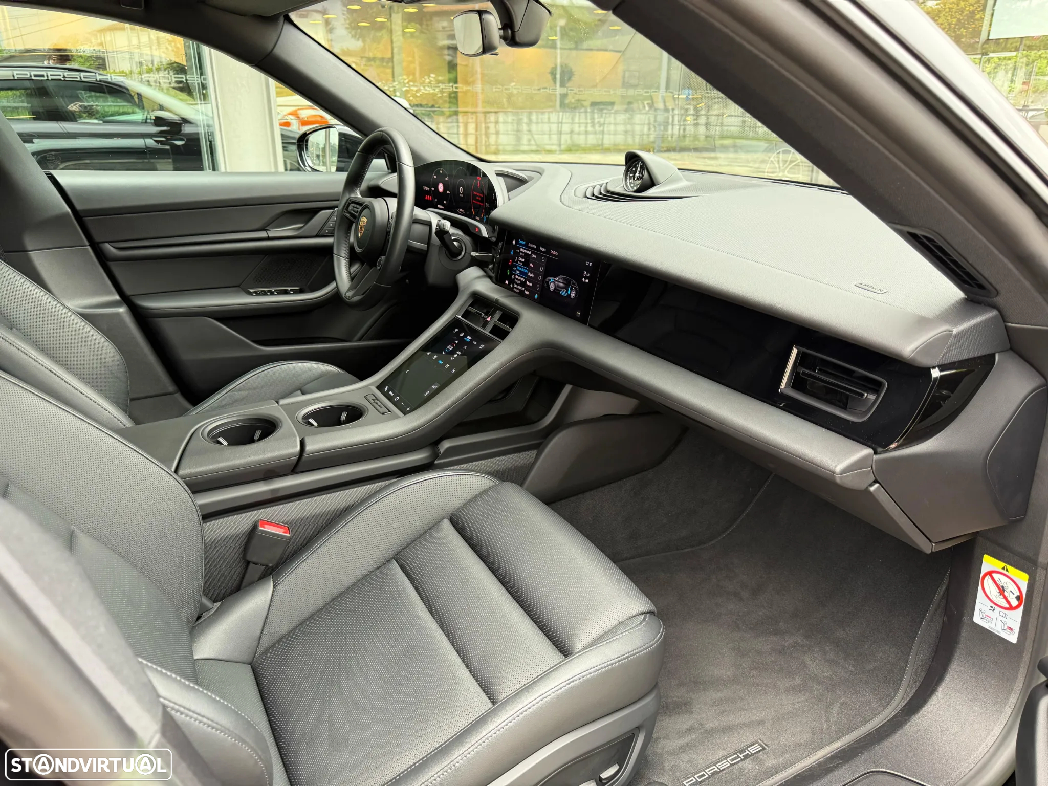 Porsche Taycan Cross Turismo 4 - 31