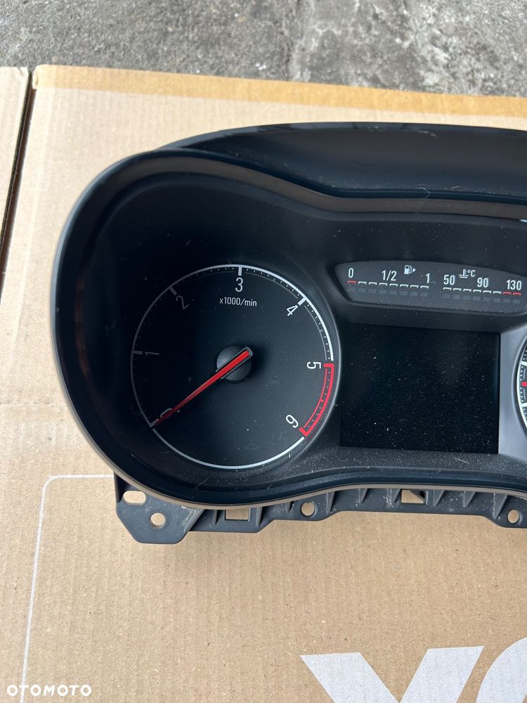 Opel Corsa E lift licznik 1.3 diesel 39129459 - 2