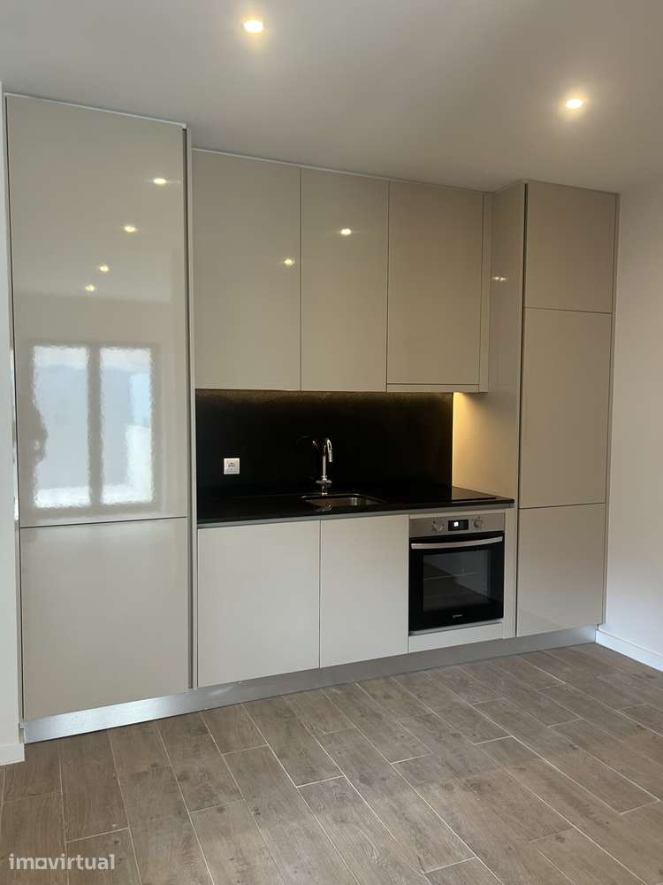 Apartamento T1 com terraço e arrumos no Centro da Maia - Grande imagem: 2/12