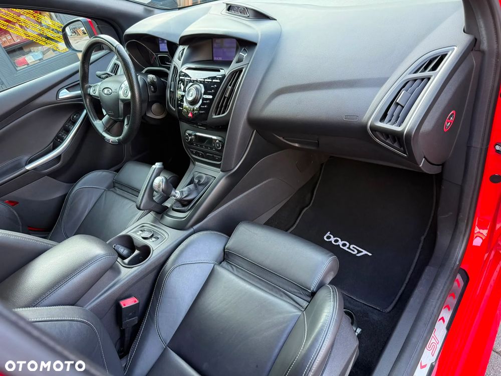Ford Focus 2.0 EcoBoost ST mit Leder-Exclusiv-Paket - 17