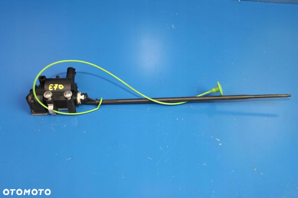 BMW X5 E70 SIŁOWNIK ZAMEK KLAPKI WLEWU PALIWA - 1