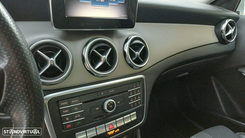 Mercedes-Benz GLA 180 d Urban - 14