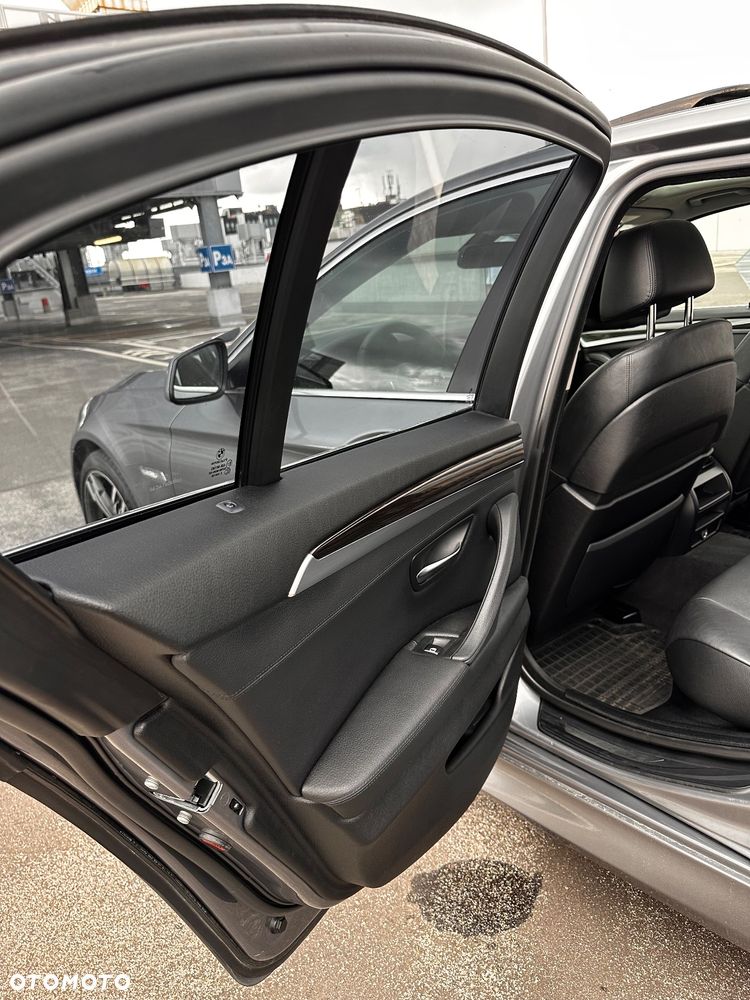 BMW Seria 5 530d xDrive - 33