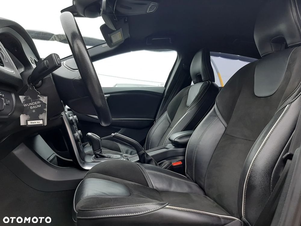 Volvo V40 D3 Geartronic RDesign - 16