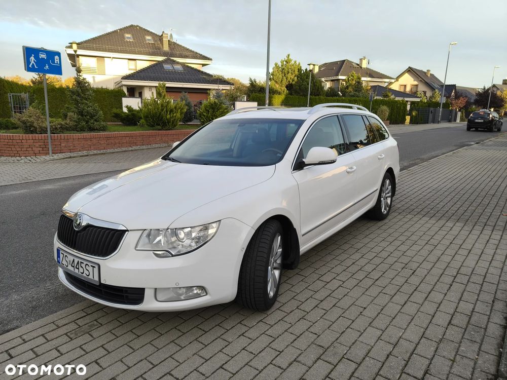 Skoda Superb 2010 photo 2