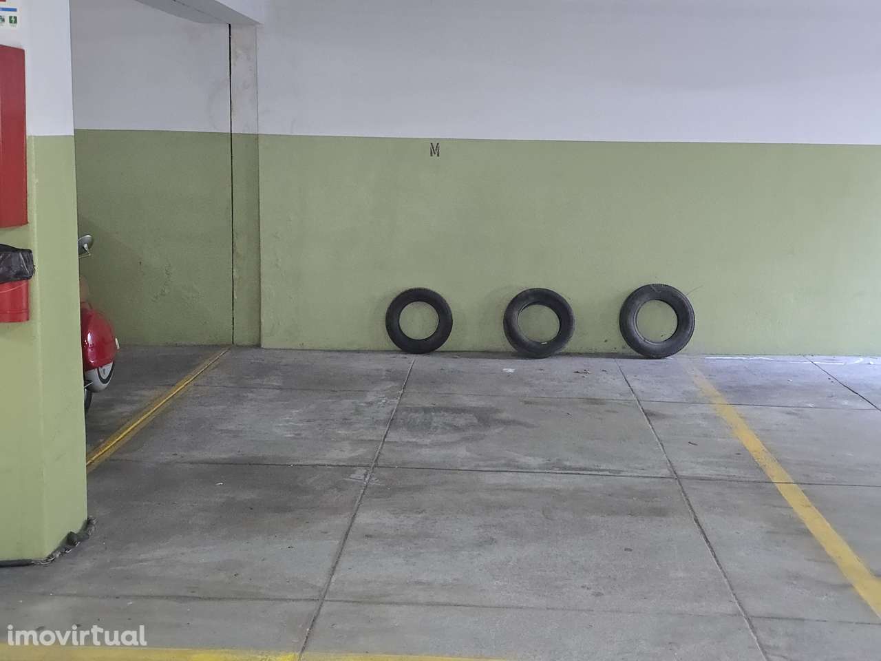 VENDE-SE LUGAR DE GARAGEM RUA SANTA CATARINA, PERTO MARQUÊS, PORTO - Grande imagem: 2/6
