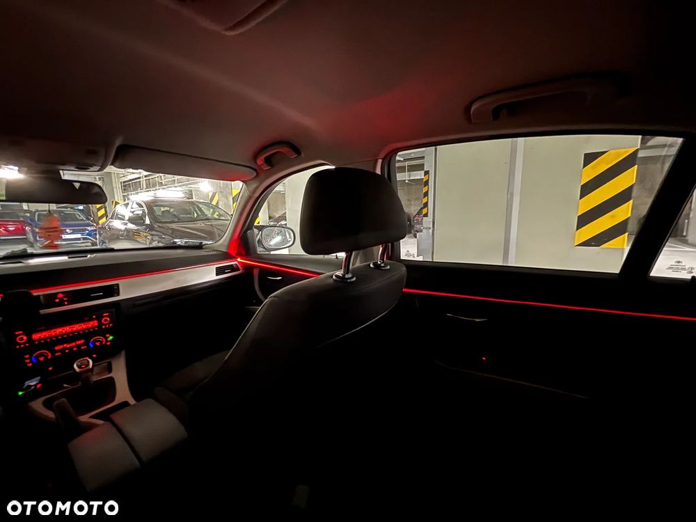 BMW Seria 3 320i - 5