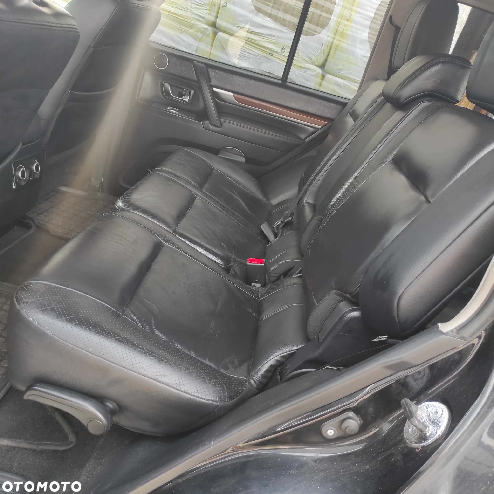 Mitsubishi Pajero - 12