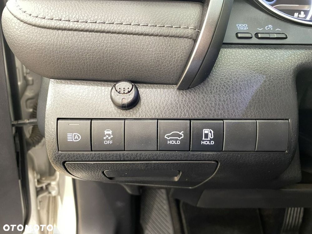 Toyota Camry - 27
