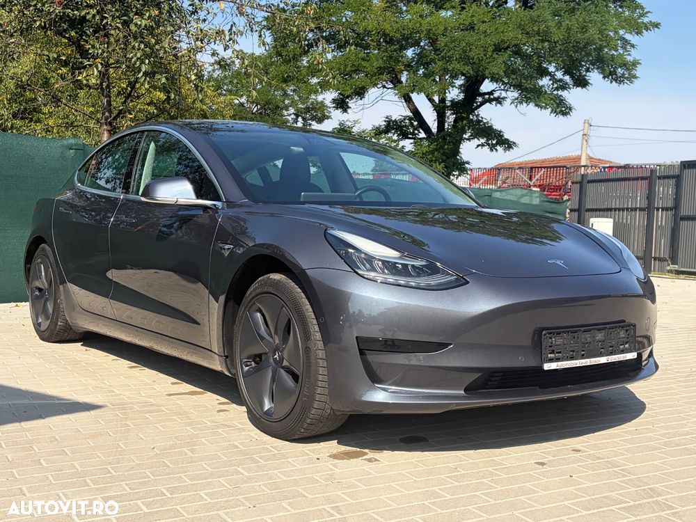 Tesla Model 3 - 32