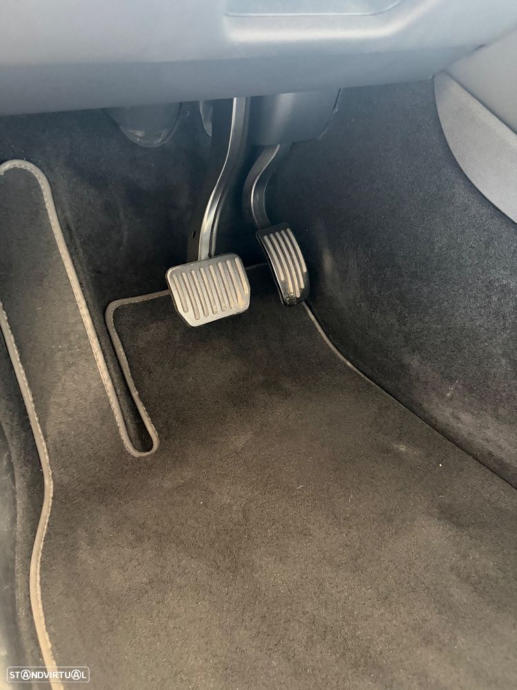 Tesla Model Y Long Range Tração Integral - 35