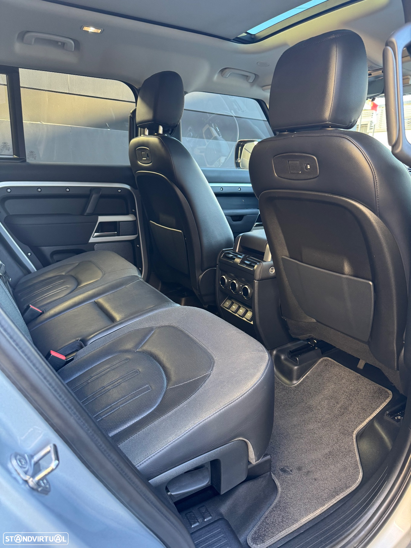 Land Rover Defender 2.0 D 110 AWD SE - 7