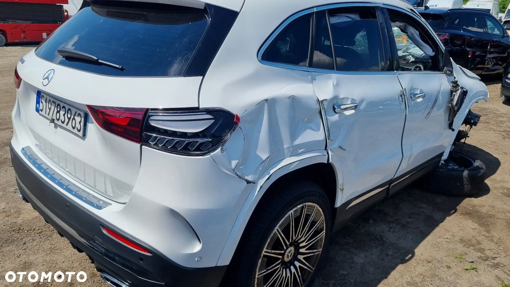 Mercedes-Benz GLA - 22