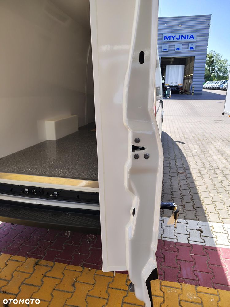 Iveco Daily 35S18HV chłodnia do -18 stopni! + łóżko - 24
