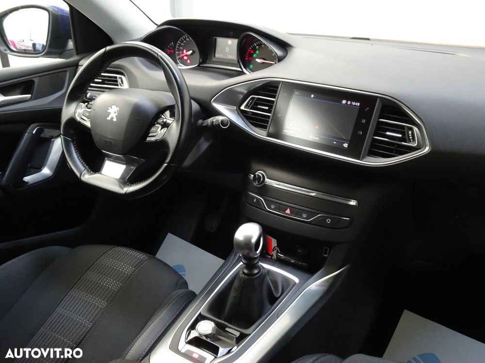 Peugeot 308 1.2 L PureTech Turbo S&S Allure - 10