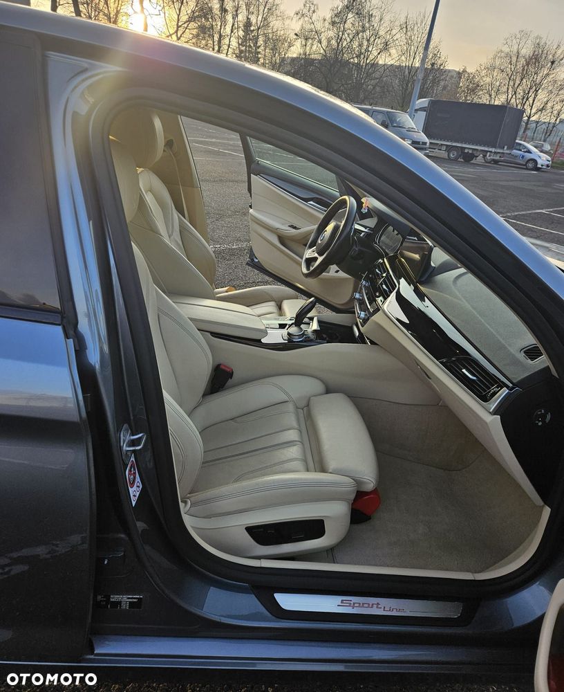 BMW Seria 5 520d xDrive Sport Line sport - 9