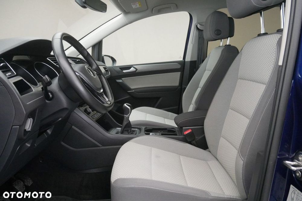 Volkswagen Touran - 12