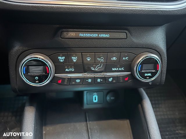 Ford Focus 1.0 EcoBoost Titanium - 17
