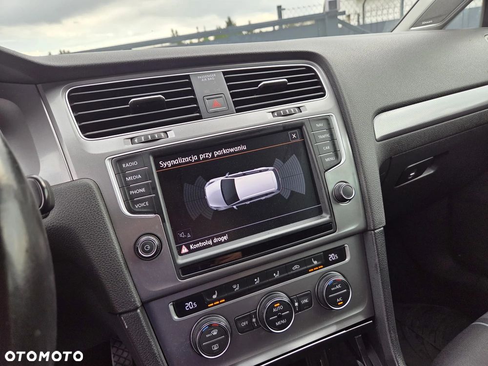 Volkswagen Golf 2.0 TDI BlueMotion Technology Lounge - 27