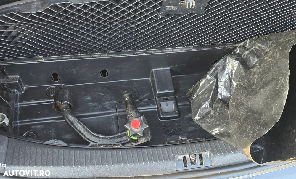 Volkswagen Touran 1.6 TDI DPF DSG Cup - 14