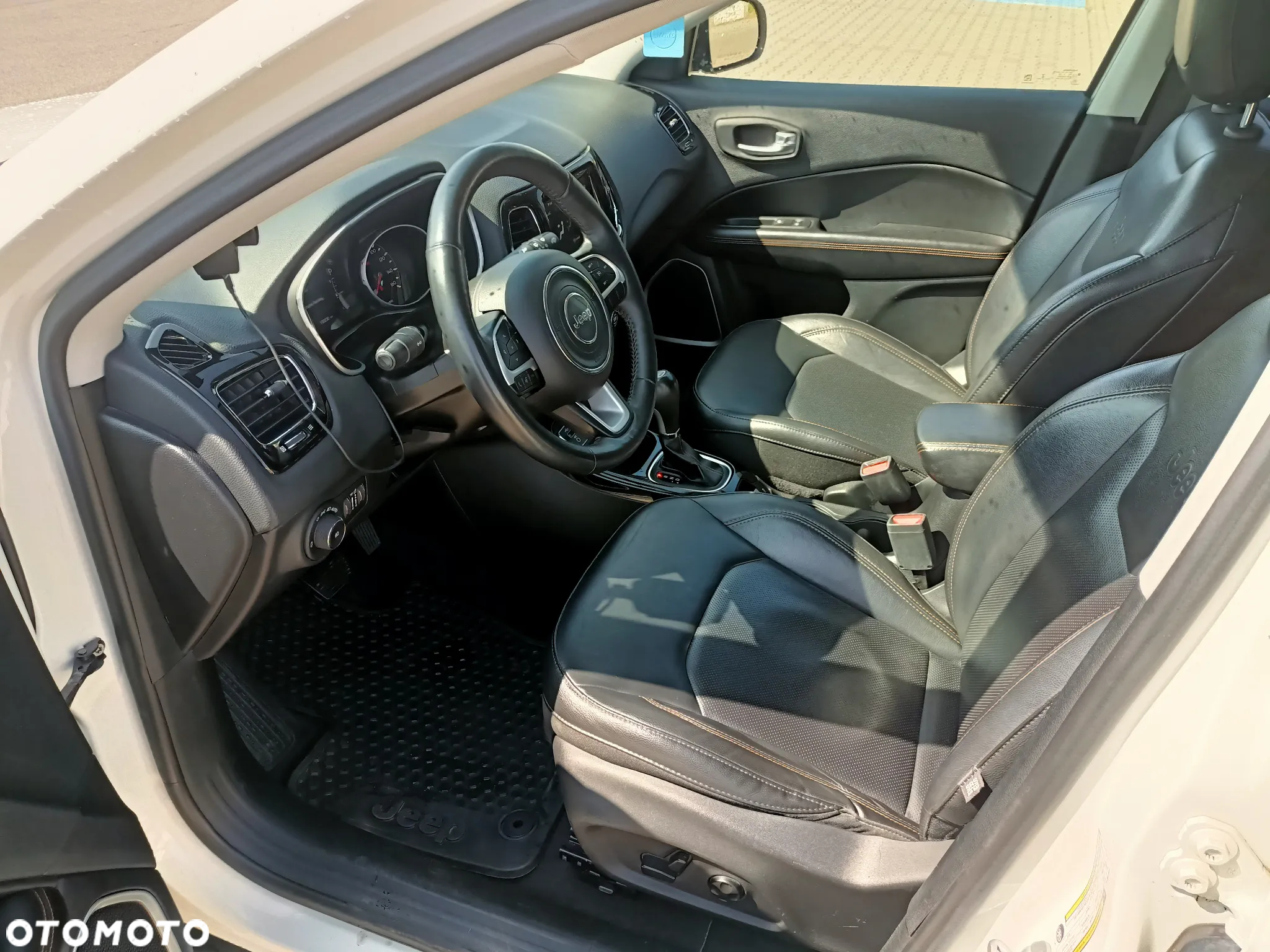 Jeep Compass - 14