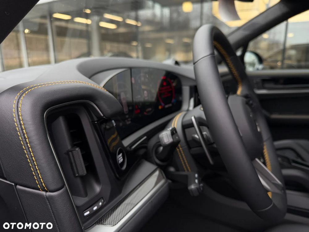 Porsche Cayenne - 16