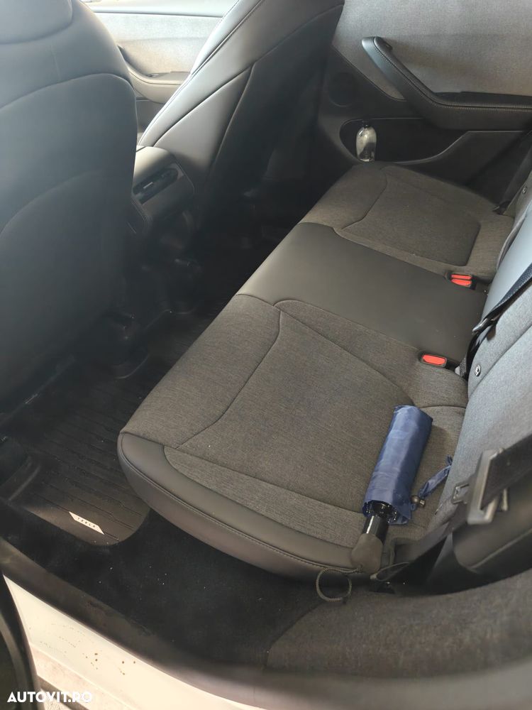 Tesla Model Y Long Range RWD Standard - 3