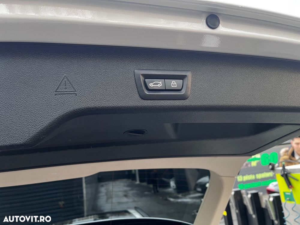 BMW Seria 5 520d Touring Aut. Sport Line - 11