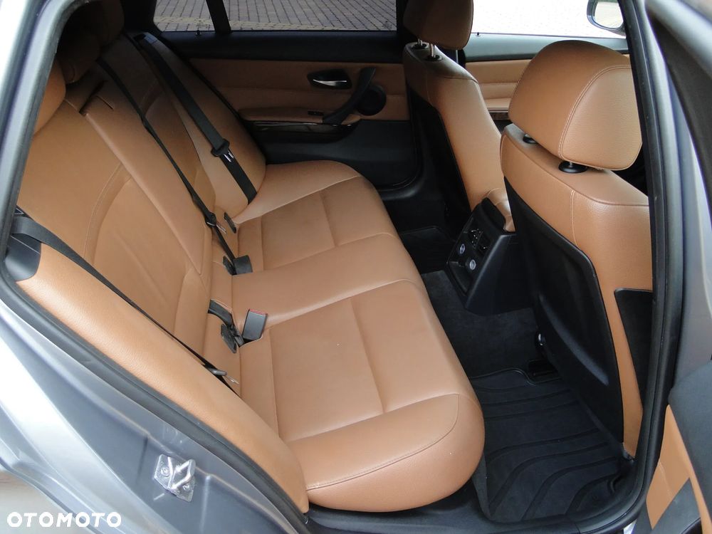 BMW Seria 3 320d Sport-Aut Sport Line - 16