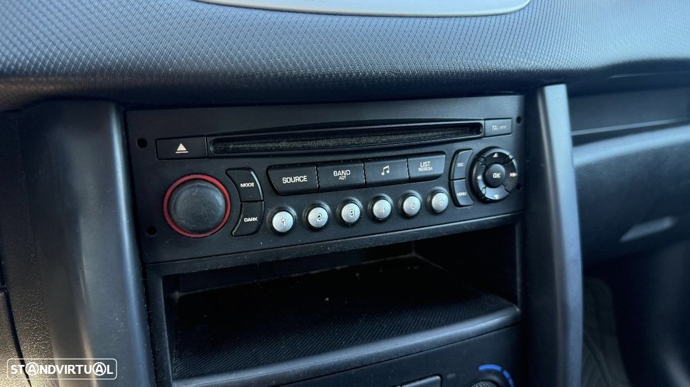 Peugeot 207 1.4 16V SE Millesim 200 Anos - 11