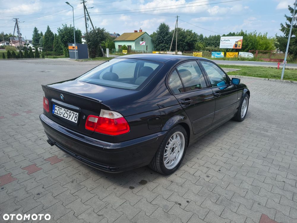 BMW Seria 3 330ix - 6