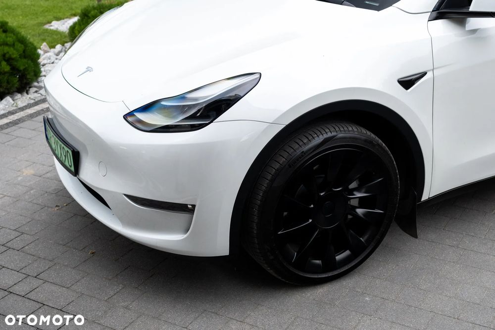 Tesla Model Y - 5