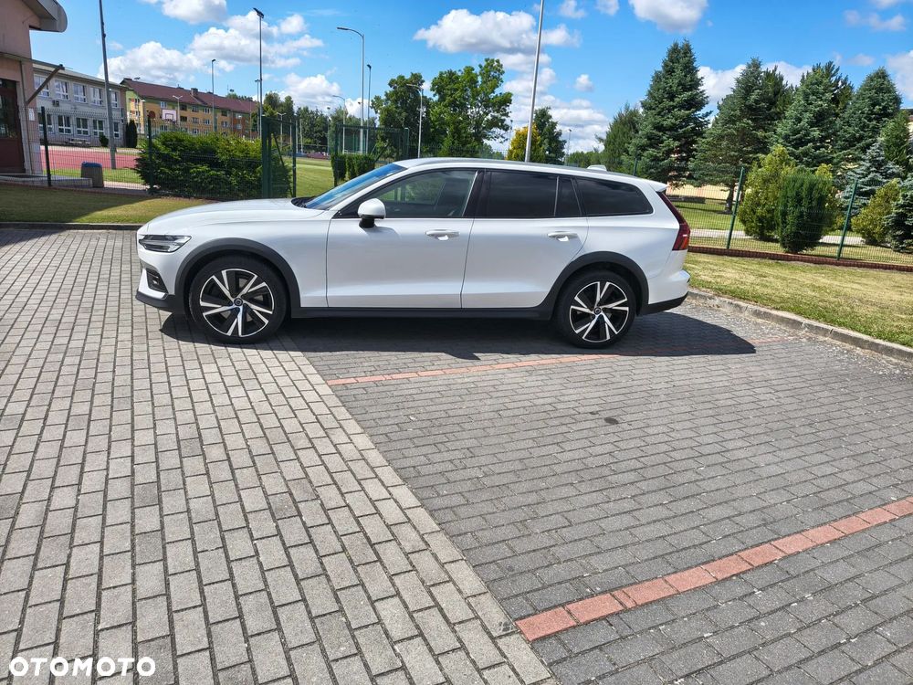 Volvo V60 Cross Country B5 B AWD Ultimate - 1