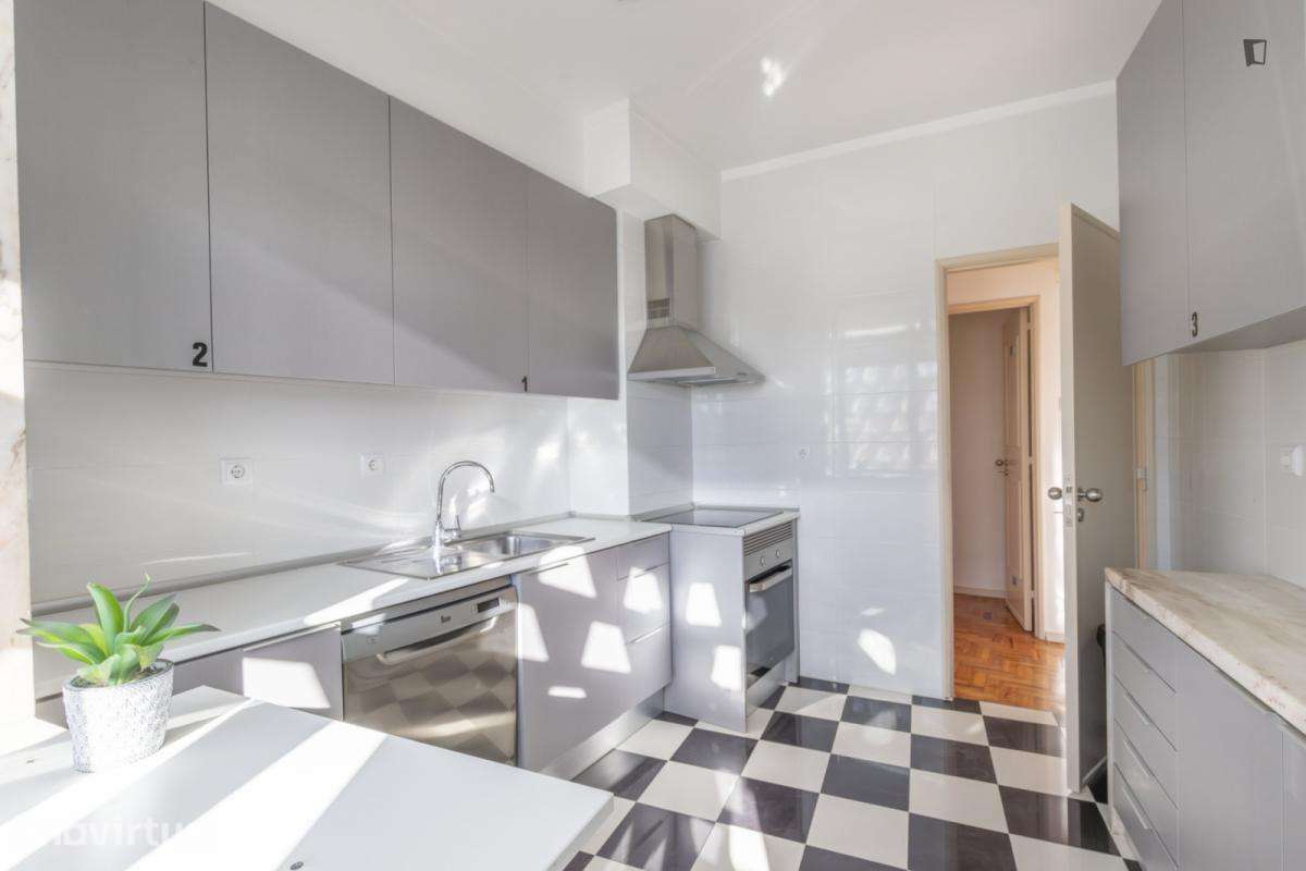 Quarto - localizado em Entrecampos Lisbon - Grande imagem: 3/9