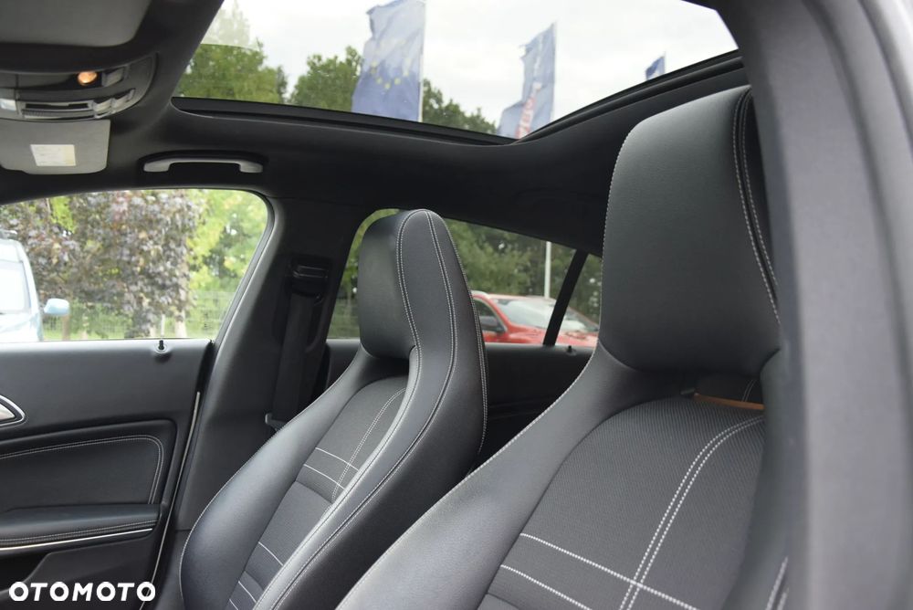 Mercedes-Benz CLA 250 7G-DCT - 17