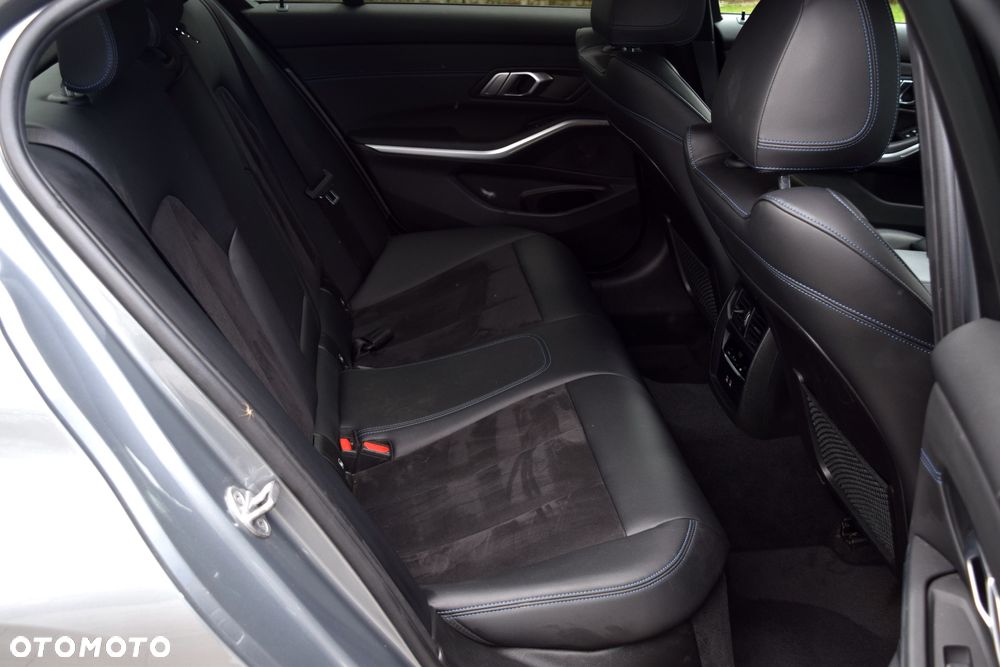 BMW Seria 3 320d xDrive mHEV M Sport sport - 29