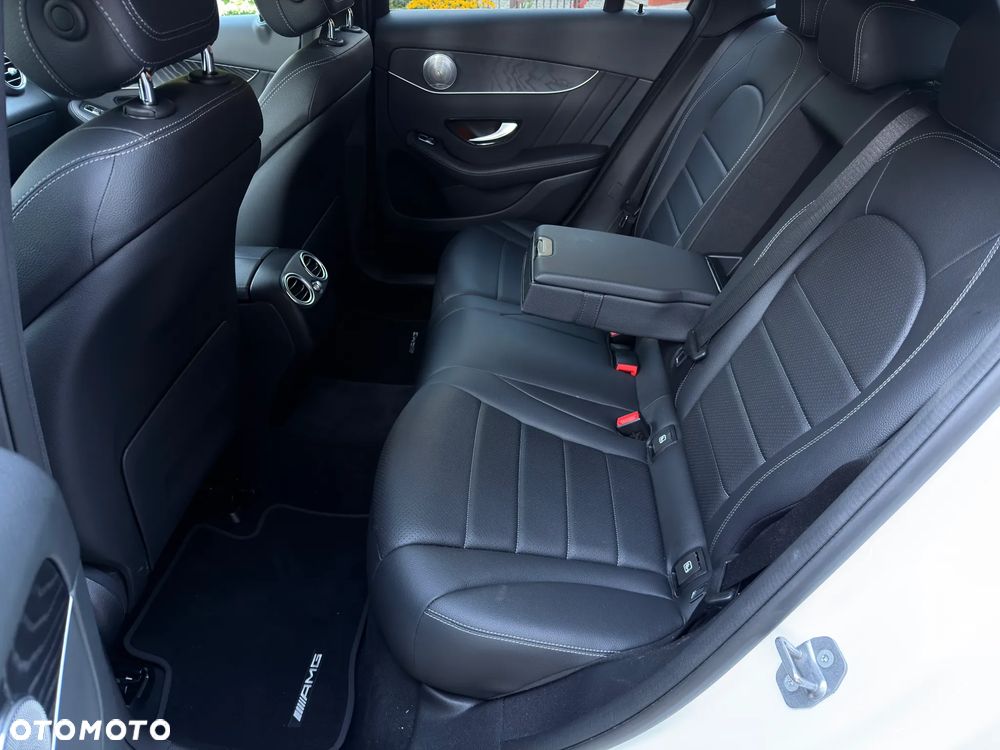 Mercedes-Benz GLC 250 4Matic 9G-TRONIC AMG Line - 29